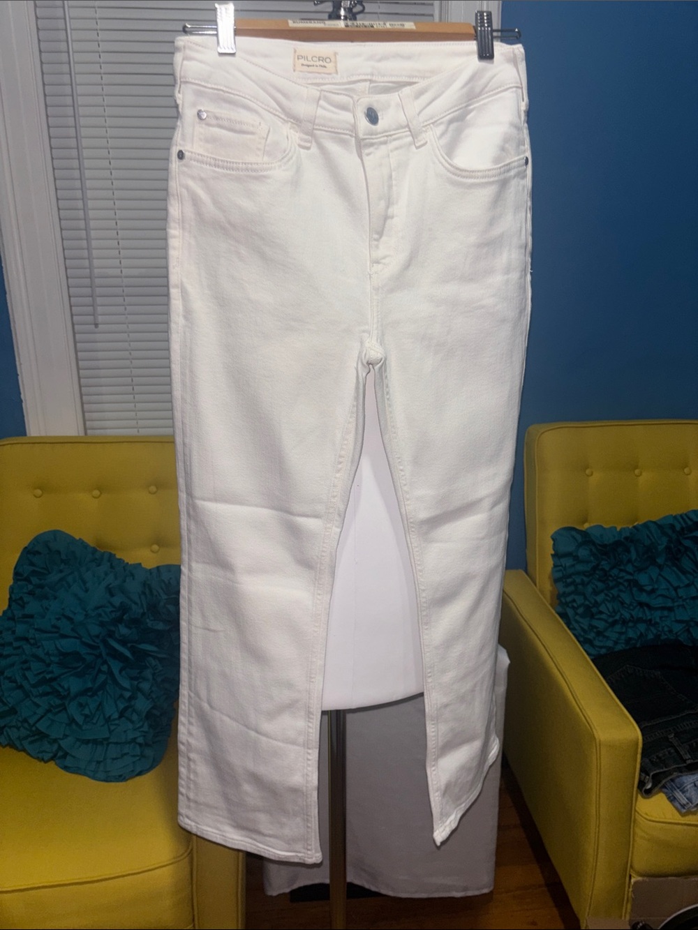 Pilcro White Straight-Leg High-Rise Jeans